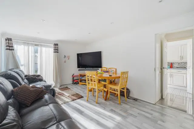 Keywood Drive, Sunbury-On-Thames, TW16, photo 3