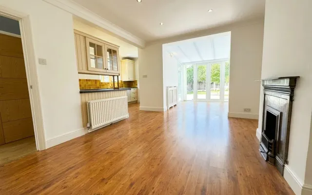 Photo 3 — Clandon Close, Epsom, KT17