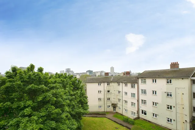 2 bedroom flat — Cecil Street, Plymouth