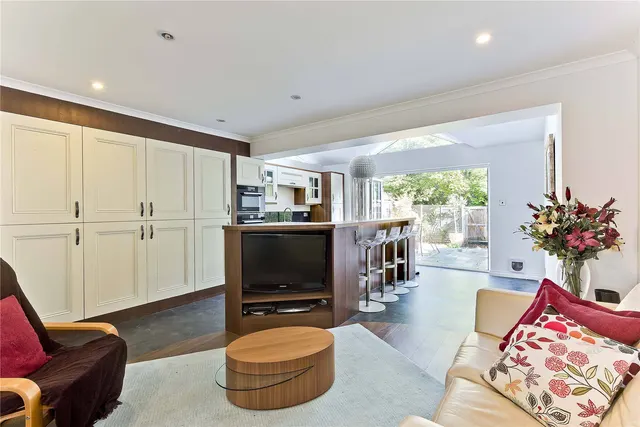 Holly Green, Rosslyn Park, KT13, photo 1