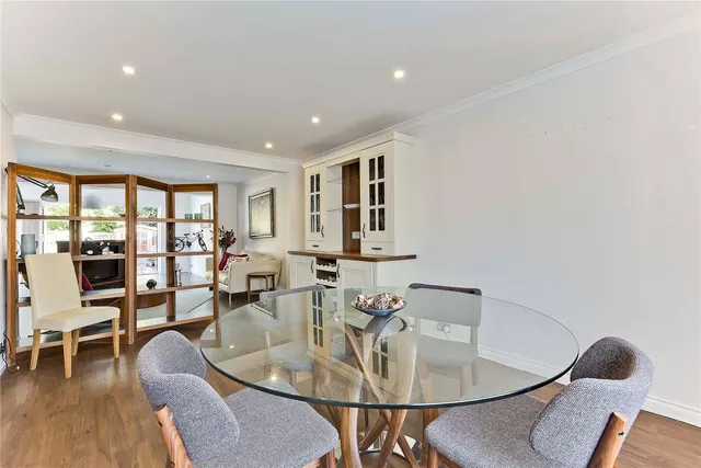 Holly Green, Rosslyn Park, KT13, photo 3