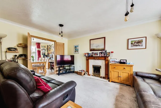 Photo 3 — Warrener Close, Swindon, Wiltshire, SN25