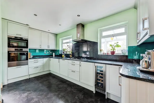 Photo 2 — Warrener Close, Swindon, Wiltshire, SN25