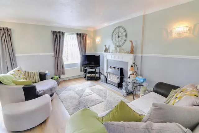 Mill Crescent, Cannock, photo 2