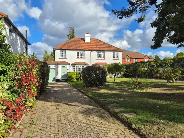 Downs Way, Bookham, KT23, photo 1