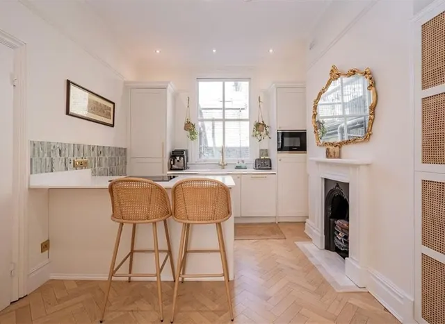 Photo 3 — Grosvenor Road, Westminster, SW1V