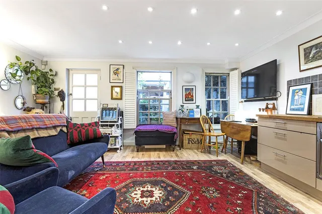 Amwell Street, London, EC1R, photo 1