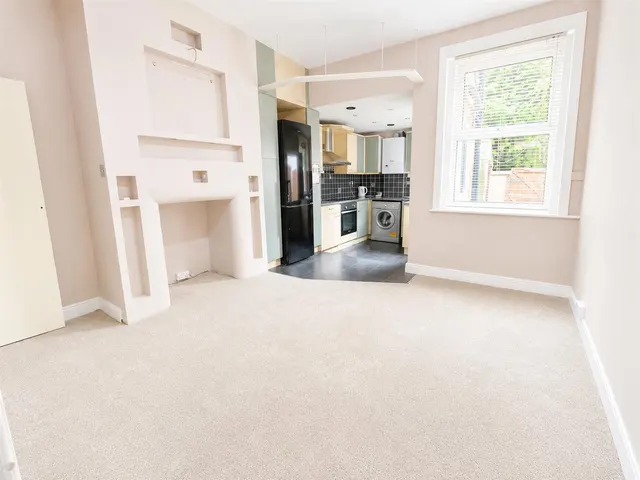 Belgrave Road, Sale, M33, photo 3