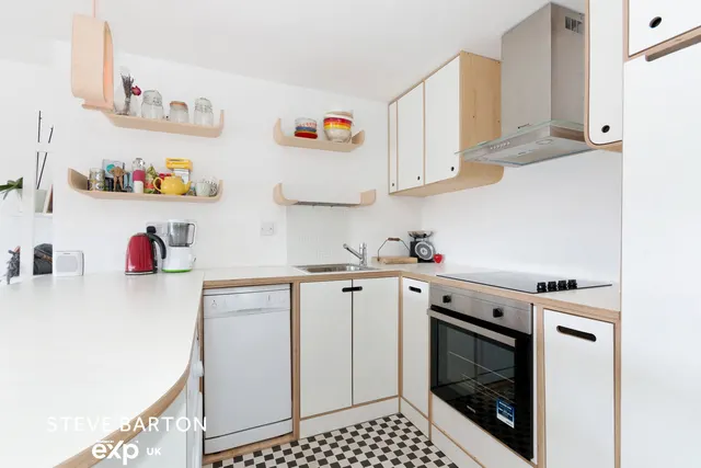 Photo 2 — Fairfield Road, London, E3 2UB