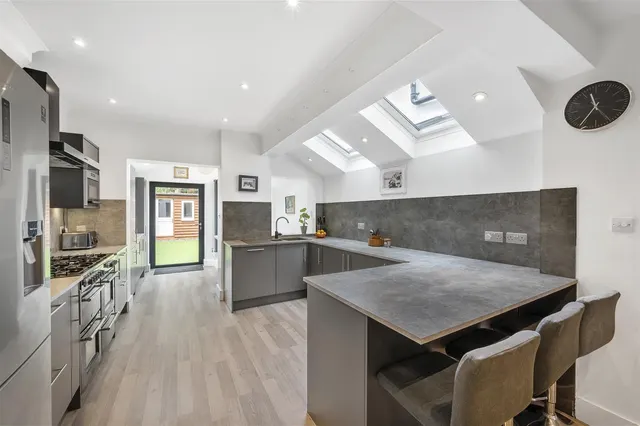 Photo 3 — Salisbury Road, New Malden KT3 3HZ