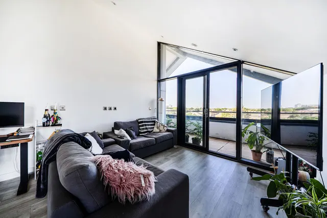 Flat 30, Stiles West Studios, 40-50 East Road, London, photo 1