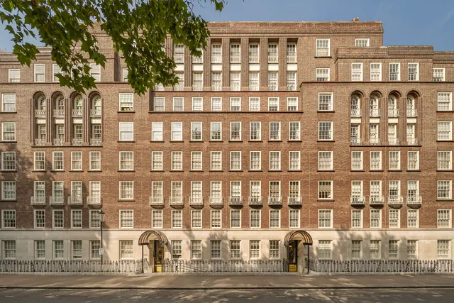 Photo 2 — Lowndes Square, Knightsbridge, London