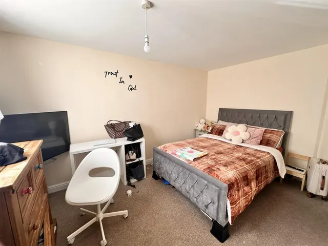 Kingsway, Oldbury, B68, photo 3