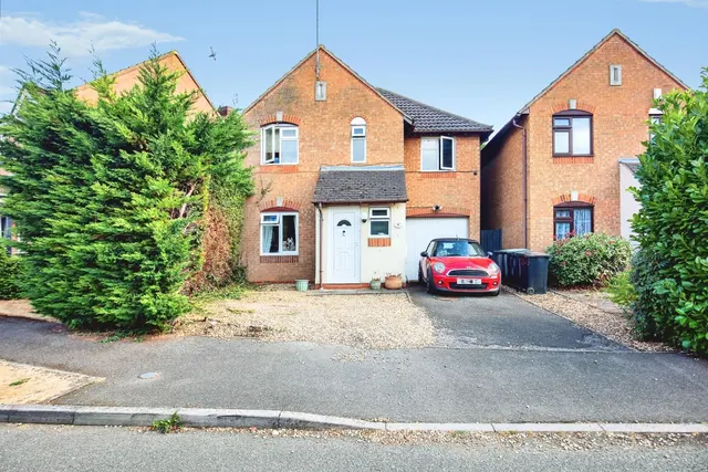 Photo 2 — Andrews Way, Raunds