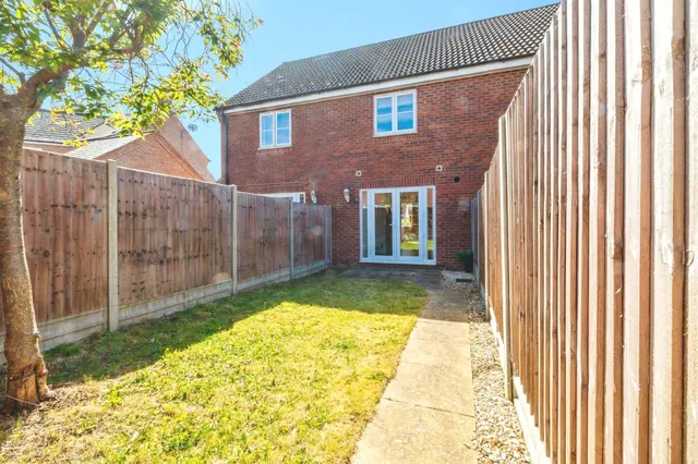 Bluebell Walk, Witham St. Hughs, LN6, photo 2