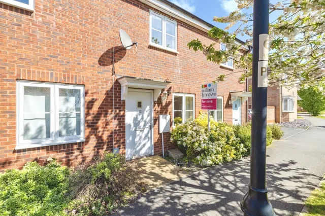 Bluebell Walk, Witham St. Hughs, LN6, photo 1