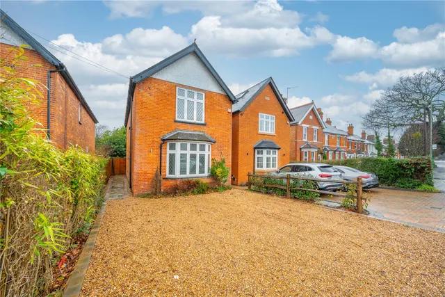 New Haw Road, Addlestone, KT15, photo 2