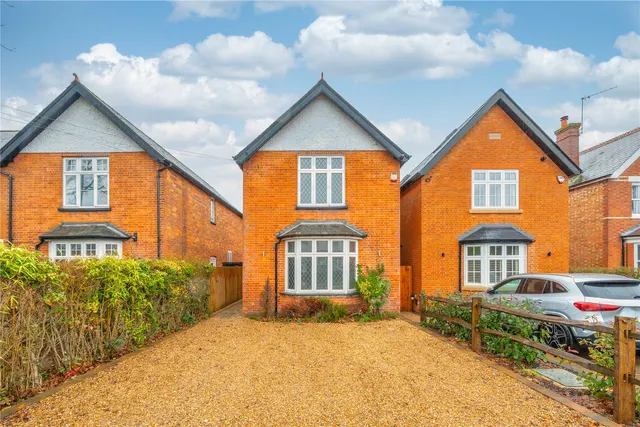 New Haw Road, Addlestone, KT15, photo 1