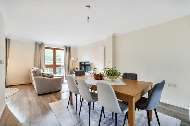 Crondall Terrace, Basingstoke, RG24, photo 2