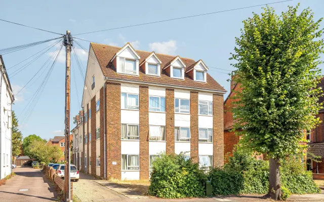 Shakespeare Road, Bedford, photo 1