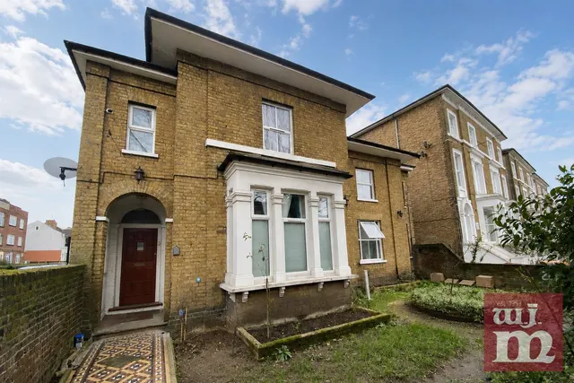 Romford Road, Stratford, photo 1