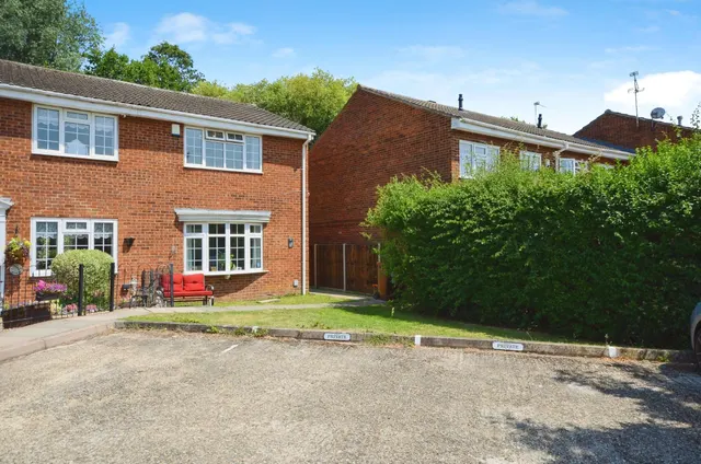 Willows Close, Pinner, HA5, photo 1