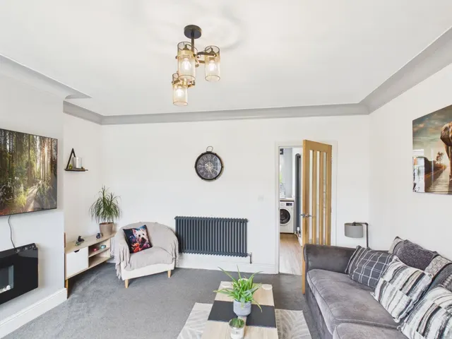 St. Helena Road, Bradford, BD6, photo 2