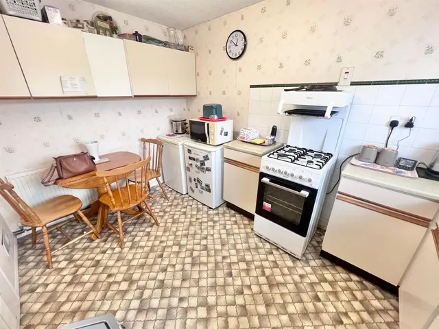 Photo 2 — Lodbourne Gardens, Gillingham SP8 4DF