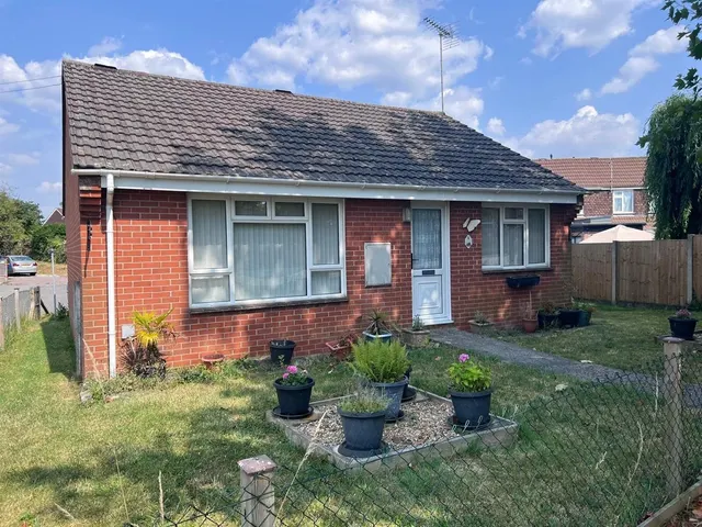 Lodbourne Gardens, Gillingham SP8 4DF, photo 1