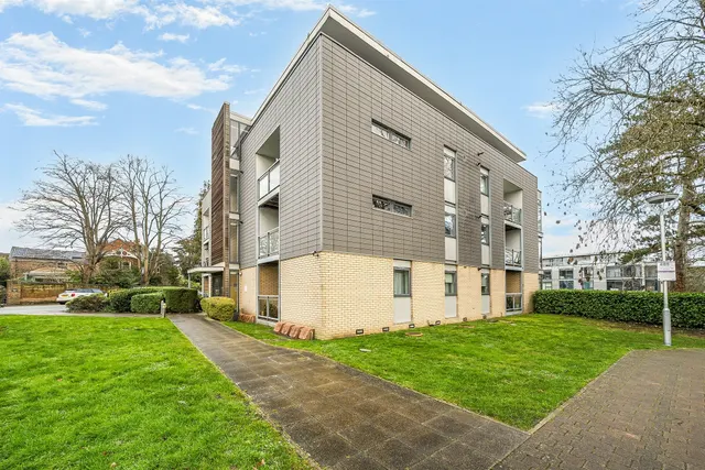 Newsom Place, St. Albans, photo 1