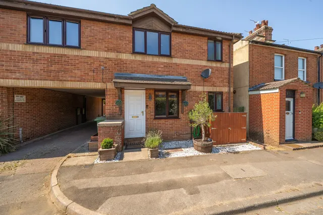 Burleigh Road, St. Albans, photo 1