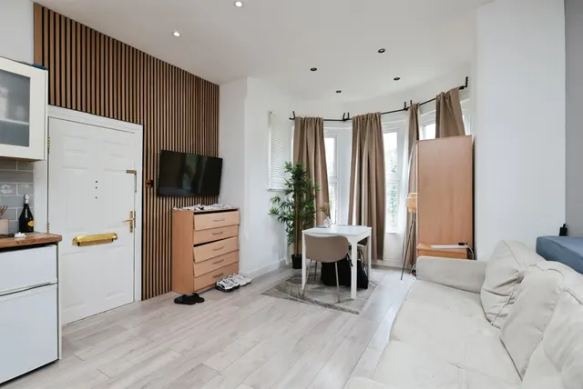 Chalk Hill, Watford, WD19, photo 3