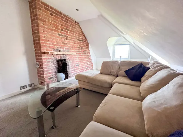 Hillcrest, West Hill, RH8, photo 2