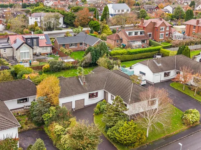 Off Cairnshill Road, Belfast, BT8, photo 1