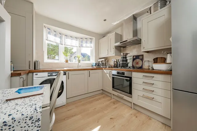Photo 3 — Park View Road, Hillingdon, UB8