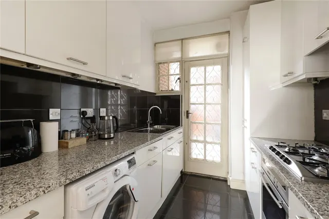 Photo 3 — Burton Court, Franklins Row, London, SW3