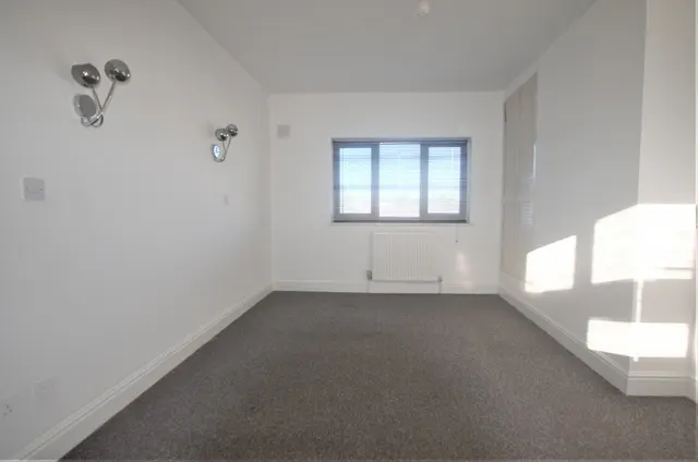 Photo 2 — Heaton Avenue, RM3 7HR