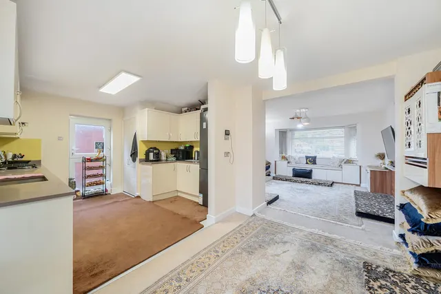 Bromley Crescent, Ruislip, HA4, photo 2