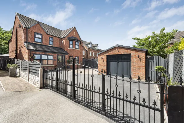 Roebuck Chase, Manvers, S63, photo 1