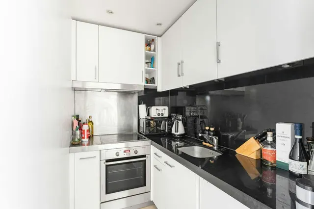 Photo 3 — New Providence Wharf, London, E14