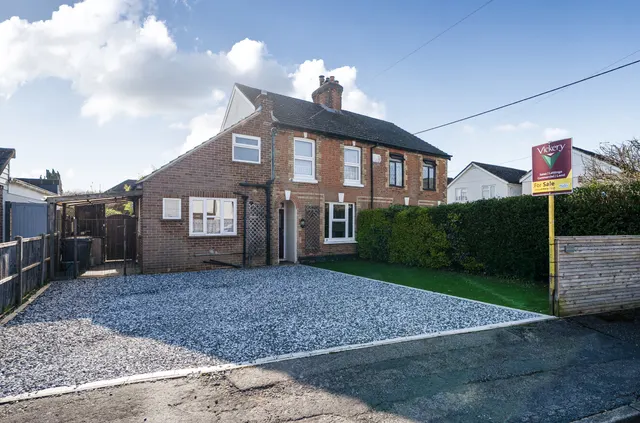 Bedford Avenue, Frimley Green, Camberley, Surrey, GU16 6HS, photo 1