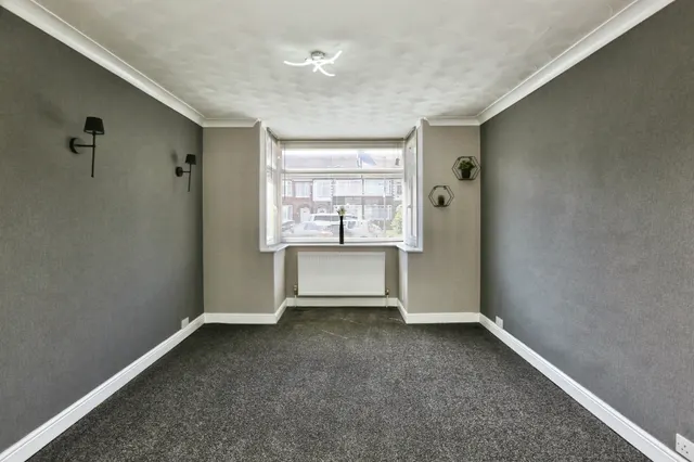 Photo 3 — Tewkesbury Avenue, Gosport
