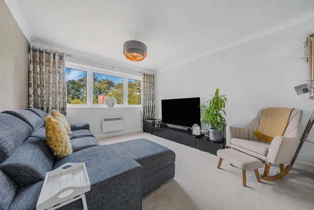 High Point, Weybridge, KT13, photo 3