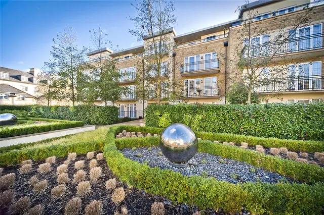 Whitcome Mews, TW9, photo 1