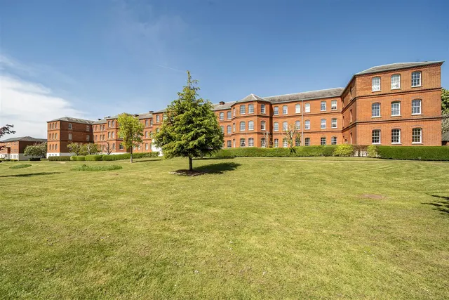 Boundary Walk, Knowle, Fareham, photo 1