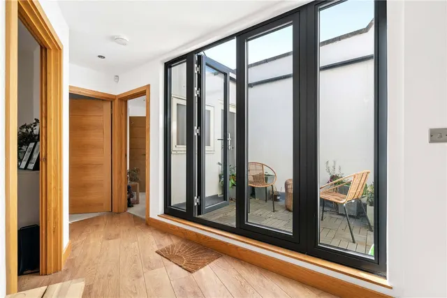 Crown Road, St Margarets, TW1, photo 3