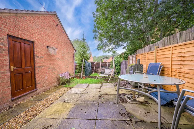 Tailby Avenue, Kettering, NN16, photo 2