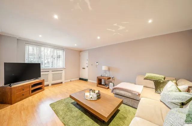 4 Foxley Lane, Purley CR8 3EP, photo 1