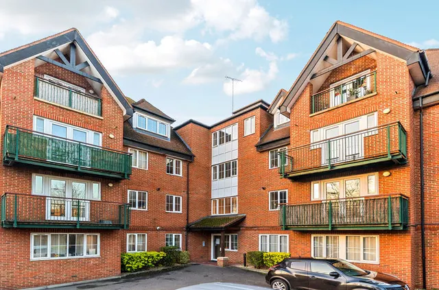 Photo 2 — 4 Foxley Lane, Purley CR8 3EP