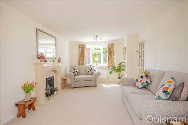 Photo 2 — Fircroft Close, Stoke Heath, Bromsgrove, Worcestershire, B60 4NQ